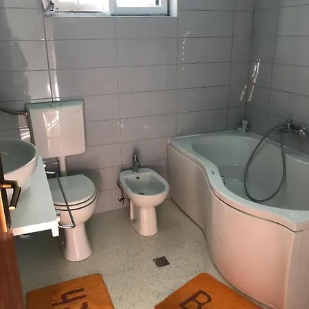 With Pool, Big Garden, Private Pool, A Few Steps From The Beach, 4 Stars * 扎达尔